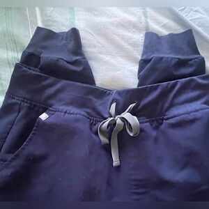 Navy Blue scrubs with top and jogger pants size large FIGS